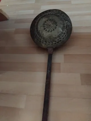 Calentador de cama antiguo de metal