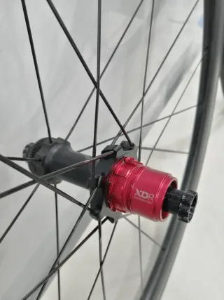 Ruote in carbonio ultraleggere 1100 gr