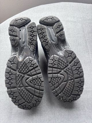 Zapatillas New Balance 2002R Gris