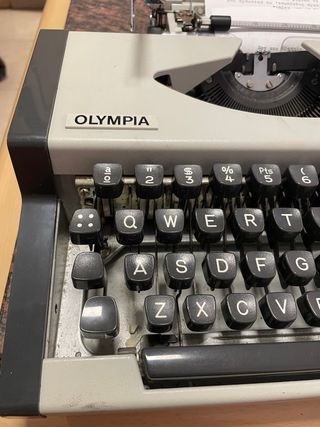 Máquina de escribir Olympia Traveller