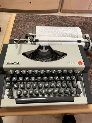 Máquina de escribir Olympia Traveller