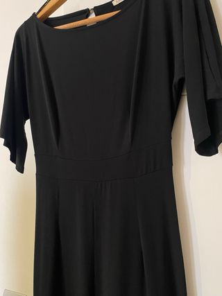 Mono negro largo tela fluida