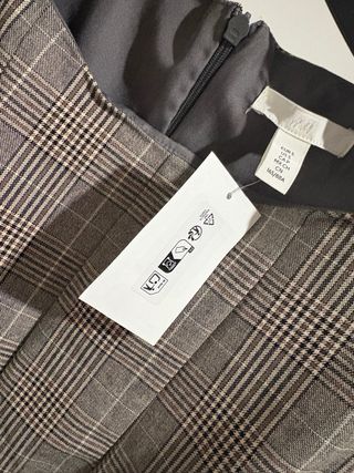 Vestito a quadri grigio e marrone