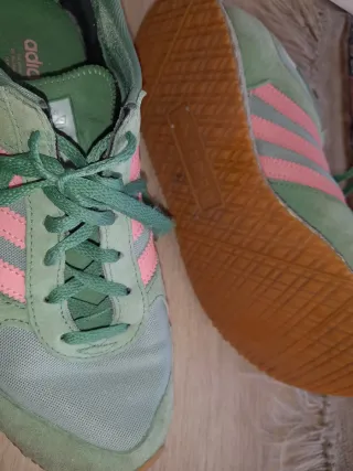 Zapatillas Adidas verdes y rosas