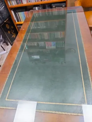 Mesa de despacho con cristal