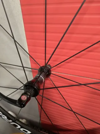 Ruote da strada con profilo in carbonio 52 mm.