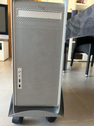Mac Pro Tower 2012 Apple completamente funcional.