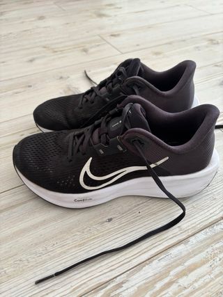 Zapatillas Nike Negras y Blancas