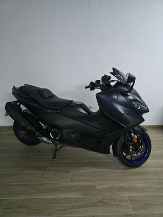 Yamaha Tmax 560 Negra y Azul