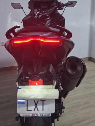 Yamaha Tmax 560 Negra y Azul