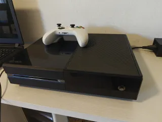 Xbox One FAT Negra + Mando Blanco