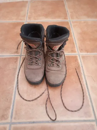 Botas de montaña talla 42