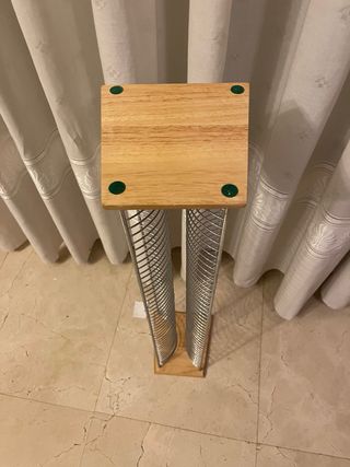 Mueble para almacenar discos de metal y madera
