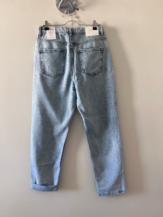Pack Jeans Mom fit y Blusa Zara. SIN ESTRENAR
