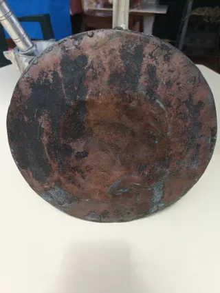 Jarra de bronze antigua martillada