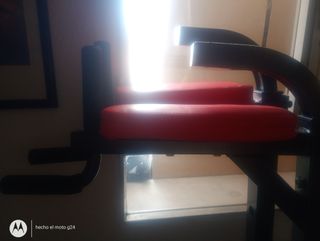 Banco de musculación + barra de dominadas