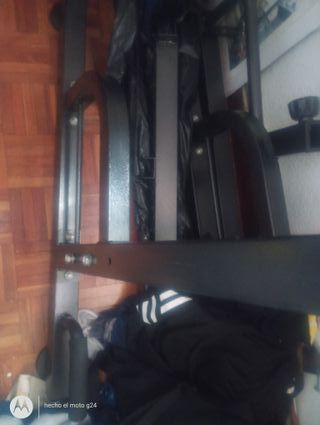 Banco de musculación + barra de dominadas