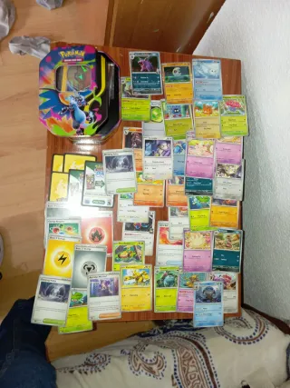 Lata Pokémon Charizard inglés Abierta