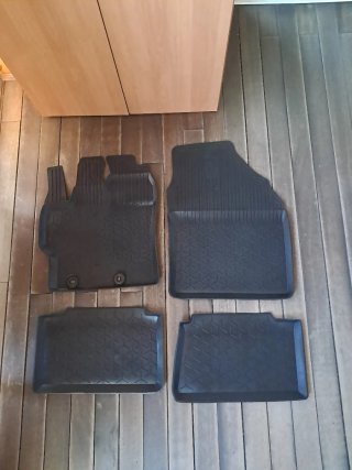 Alfombrillas Goma Yaris Cross Originales