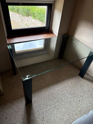 Mesa cristal patas metal negra