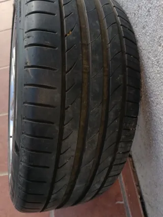 Llanta Mercedes AMG 18 con neumático