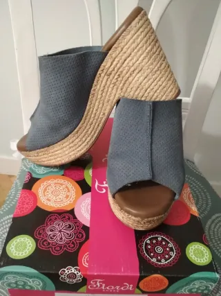 Zuecos cuña azules Fior di Talla 39