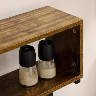 Mueble industrial con enchufes