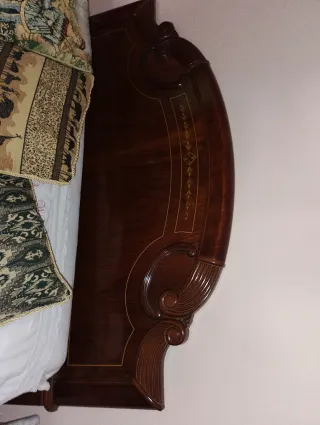 Cama de dormitorio con 2 mesitas