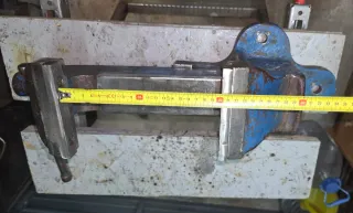 Tornillo de banco azul
