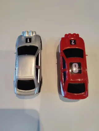 Coche Scalextric 1 y 8 ,el precio son los 2