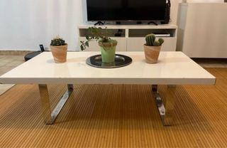 Mesa de centro moderna blanca y metal