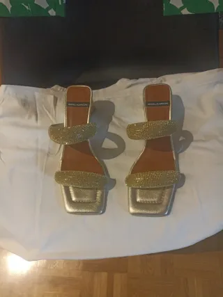 Sandalias Angel Alarcón doradas brillantes