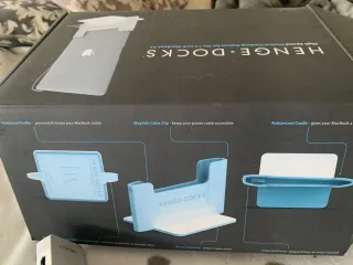 Base Vertical Henge Docks