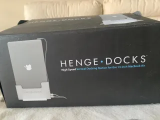 Base Vertical Henge Docks