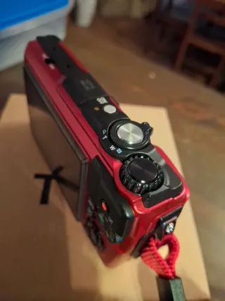 Cámara Olympus TG-7 Roja