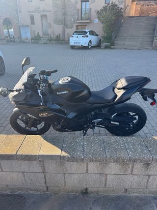 Kawasaki Ninja 500 2026 Negra