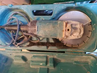 Amoladora Makita 9049 S con maletín