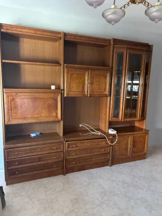 Mueble de salón madera y cristal