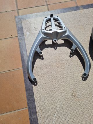 Baúl Yamaha TMAX con soporte original