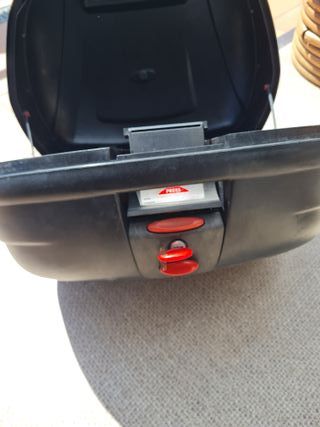 Baúl Yamaha TMAX con soporte original