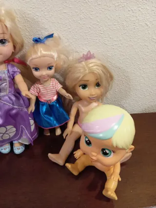 Lote de 5 muñecas, 3 de Disney