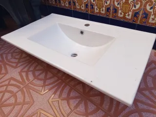 Lavabo de porcelana blanco casi nuevo