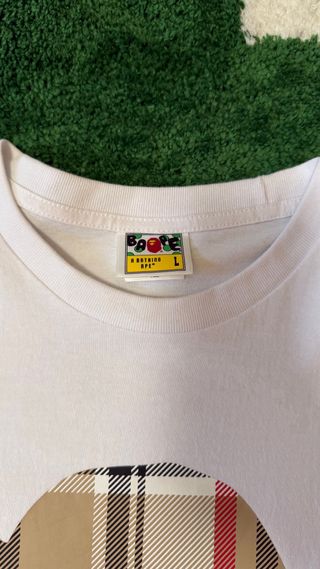Camiseta BAPE x Burberry Blanca