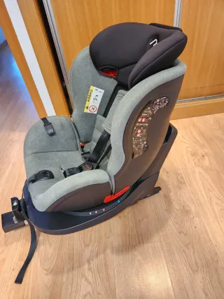 Silla coche giratoria Baby Monsters Titan