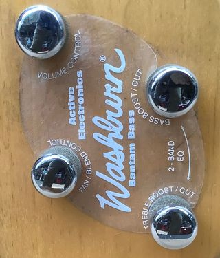 Bajo Eléctrico 5 Cuerdas Washburn XB-500