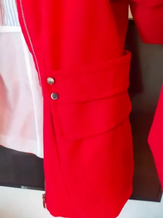 Chaqueta roja Stradivarius cremallera