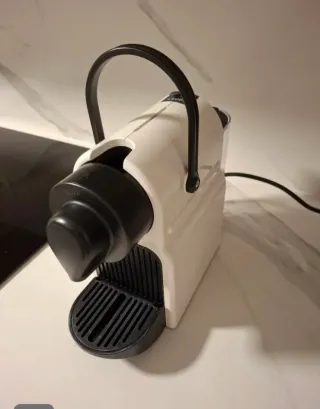 Cafetera Nespresso Krups Inissia Blanca