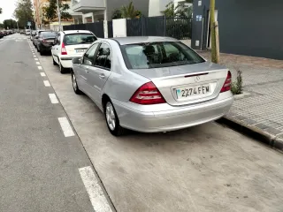 Mercedes-Benz Clase C 2006