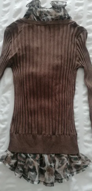Blusa marrón con estampado animal