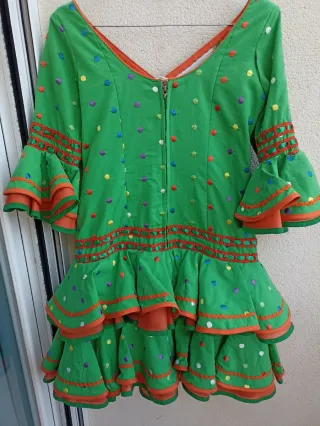 Vestido de flamenca verde con lunares